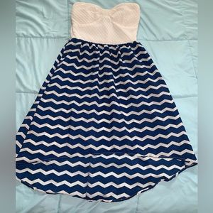 Women’s Strapless Dress